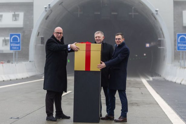 Slavnostne otvorili tunel Visnove s pritomnostou ministrov