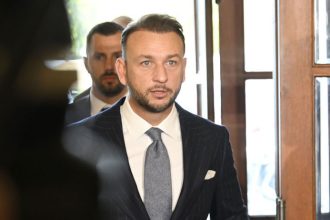 Sutajovi Estokovi potvrdili dalsiu pokutu obracia sa na sud