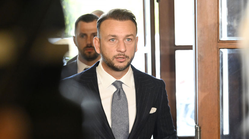 Sutajovi Estokovi potvrdili dalsiu pokutu obracia sa na sud