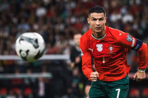 Tento chlap ma 40 rokov Svet sokuje Ronaldova fotka zareagoval aj Elon Musk