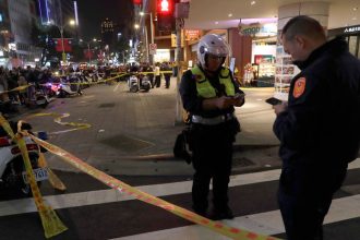 VIDEO Brutalny utok nozom v metre Muz zabil troch ludi vsetko si vopred naplanoval