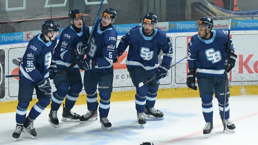 Veduci Slovan v bodovom trhaku senzacny obrat Ziliny Nitra doma zakopla Poprad deklasoval Oceliarov