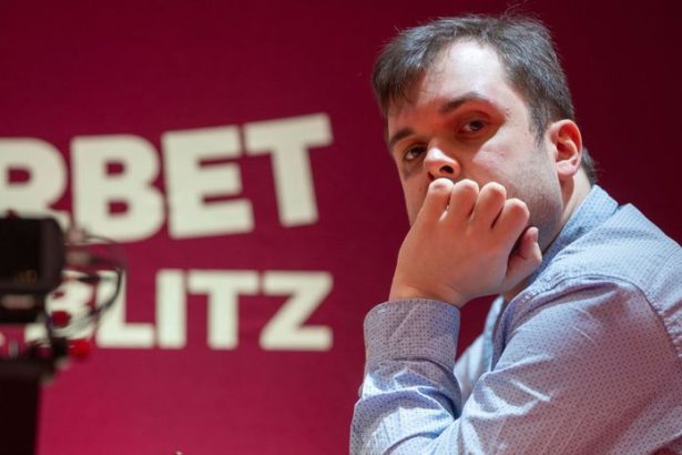 Velmajster odmietol hrat pod ruskou vlajkou dostal trest