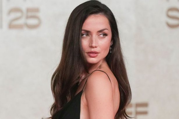 Z cerveneho koberca rovno na F1 Ana De Armas v sexi tope drazdi nielen vzhladom ale aj recami o zenatom kolegovi