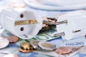 Zmena v uctoch za elektrinu menej spotrebujete menej zaplatite