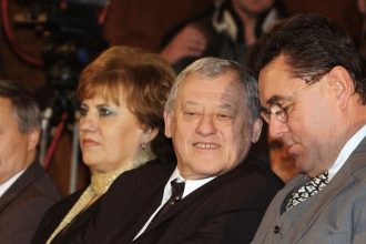 Ako byvalego slovanistu ma to velmi stve Staci sa pozriet co sa deje na Slovensku Aj hokej je prepojeny na politiku