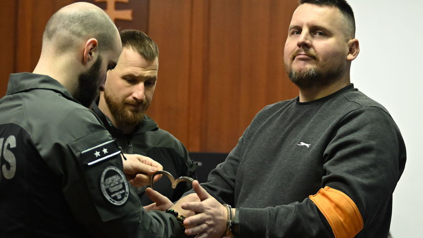 Bombic opat pred sodom Obzalovany je z extremistickeho trestneho cinu