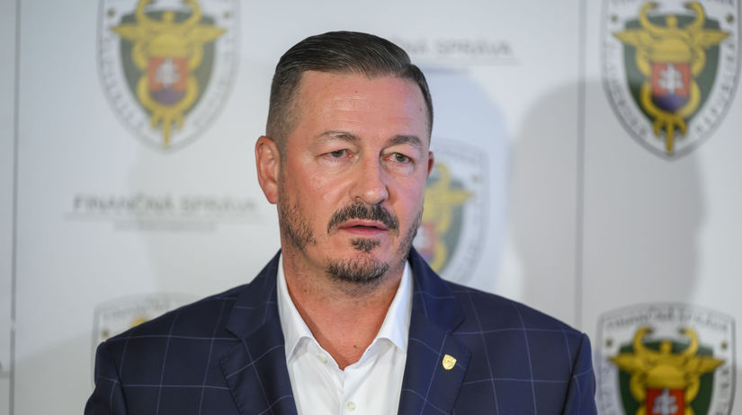 Den po razii u sefky Piratov dostal Kiss a jeho rodina vyhraky smrtou Financnu spravu evakuovali