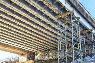 Jeden z najvyzazenejsich kosickych mostov je v kritickom stave statik potvrdil nutnost vymeny nosnikov Ak ho zburaju doprava skolabuje