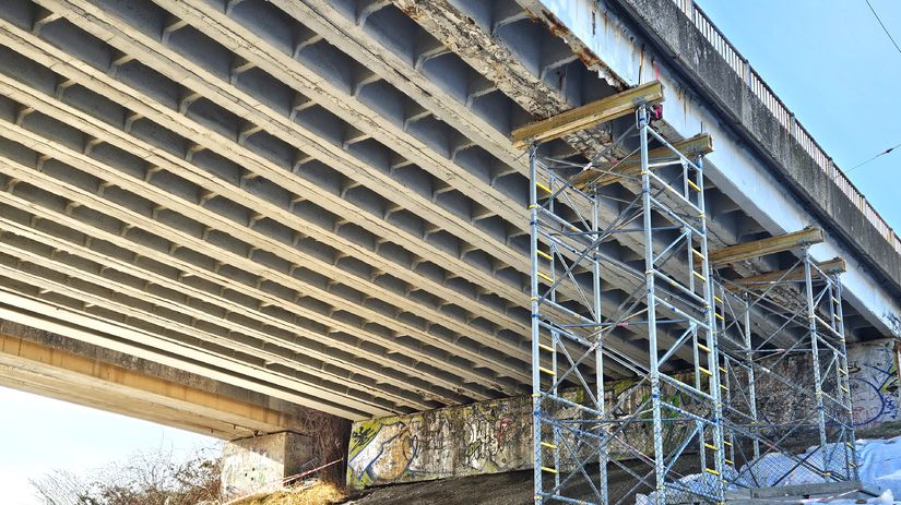 Jeden z najvyzazenejsich kosickych mostov je v kritickom stave statik potvrdil nutnost vymeny nosnikov Ak ho zburaju doprava skolabuje