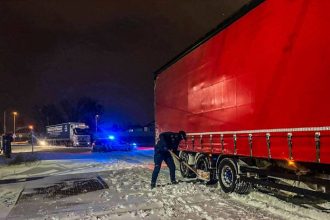 Kosice hlasia snehovu a veternu kalamitu Kamionista v Michalovciach delil od tragedie minuty