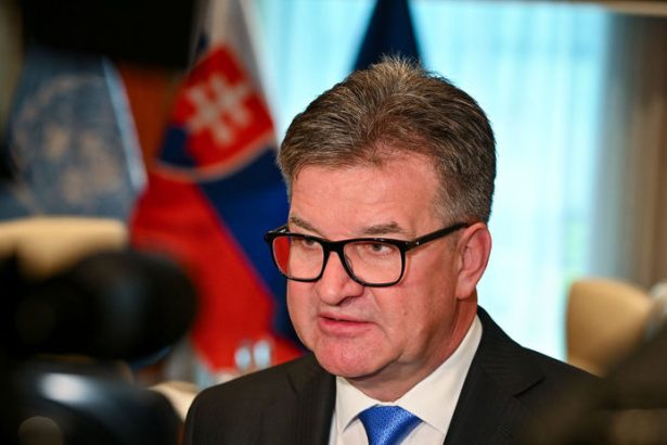 Lajcak reaguje na dalsie zverejnene Epsteinove dokumenty Absolutne to odmietam Opozicia vyzyva na jeho odstupenie