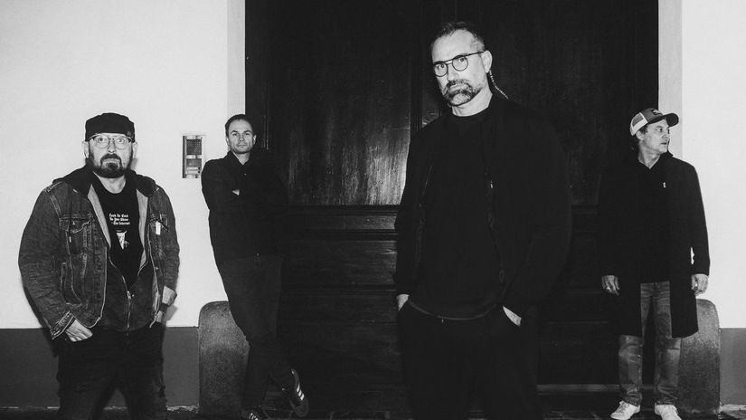 Majka z Gurunu zradca cierna nevesta aj prorok Izaias Korben Dallas nahrali album plny netradicnych postav a osobnych pribehov