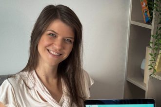 Moderny ucitel cudzich jazykov umela inteligencia ChatGPT preklada a konverzuje