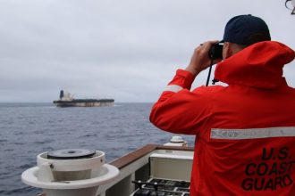 Nahanacka na otvorenom mori sa skoncila americka armada zadrzala tanker pod ruskou vlajkou