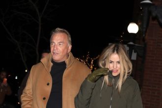 Nova zena po boku Kevina Costnera Po nakladnom rozvode nasiel pokoj u exmanzelky miliardara tato je ona