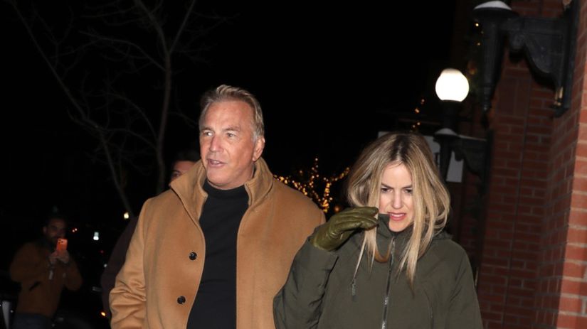 Nova zena po boku Kevina Costnera Po nakladnom rozvode nasiel pokoj u exmanzelky miliardara tato je ona