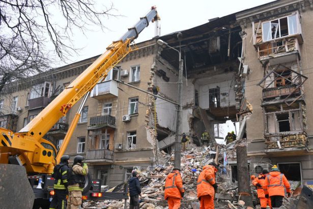 ONLINE Rusi opat masivne zautocili Viac nez 160 dronov nici Ukrajinu v Odesse stale vytahuju ludi z ruin