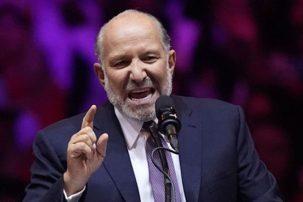 Otvoreny konflikt v Davose piskanie posmech a odchody zo saly Trumpov minister vyvolal skandal medzi elitami