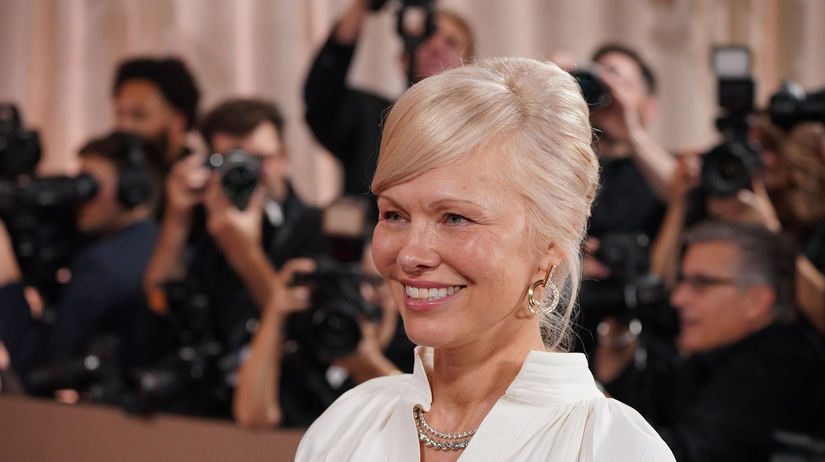 Pamela Anderson je spat a krajsia nez doteraz