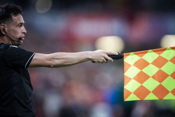Revolucia vo futbale FIFA testuje nove pravidlo ofsajdu