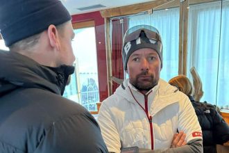 Rusi si v Toblachu robia co chcu Trener mladej hviezdy sa vyvaza v aute v ktorom nema co hladat