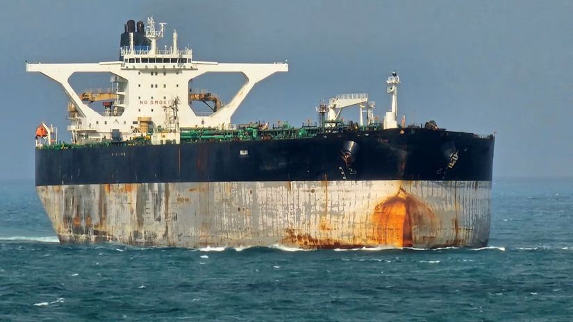 Rusko poslalo ponorku na sprevadzanie tankera Americanmi
