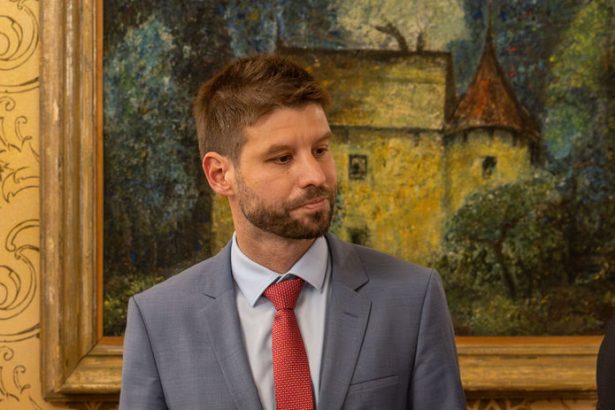 SANEP o doverihodnosti lidrov Simecka vedie Kollar je na opacnom koci