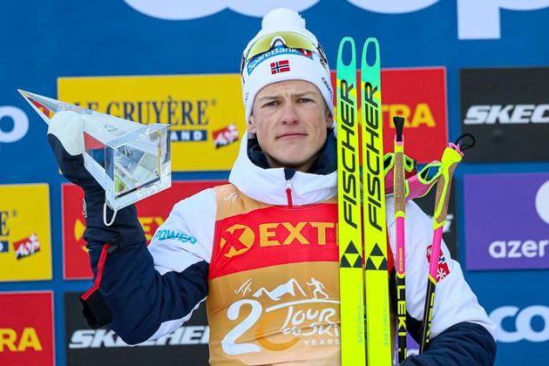 Skandal Rusi vytiahli v cieli vlajky Fini boli nahnevani Tour de Ski po piatykrat ovladol Klaebo