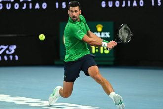 Srbi su nahnevani skandal hanba djokovic je v australii opat tercom nevhodnych zartov