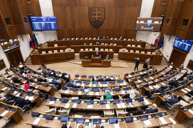 Statny prieskum prisudzuje H lasu takmer 10 percent Matovic tesne v parlamente Demokrati dokonca mimo