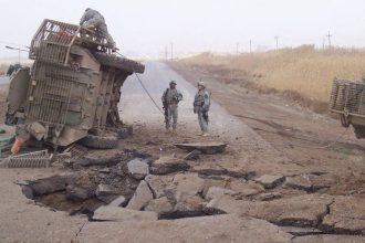 Strategicka nocna mora NATO Ako hnojivo a stare Nokie paralyzovali armady sveta