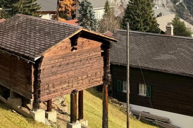 Takmer vertikalna jazda Dedina Murren a jej lanovka