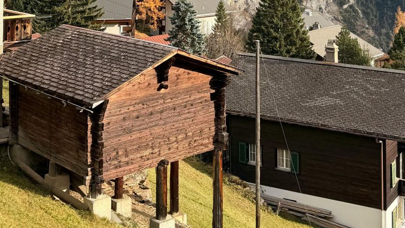 Takmer vertikalna jazda Dedina Murren a jej lanovka