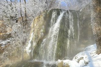 V lete osviezuju v zime sa im nechce zamrzat Dva vodopady nedaleko Kosic su atrakciou aj v chladnych mesiacoch