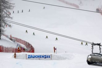V noci napadlo az 40 centimetrov snehu Preteky museli zrusit