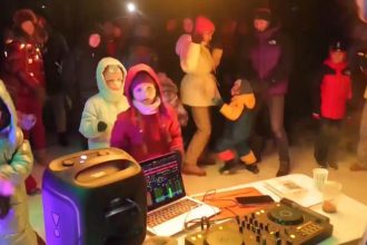 VIDEO Kyjevcania si v mraze zorganizovali party Nemame kurenie ale mame silu ducha a chut zit