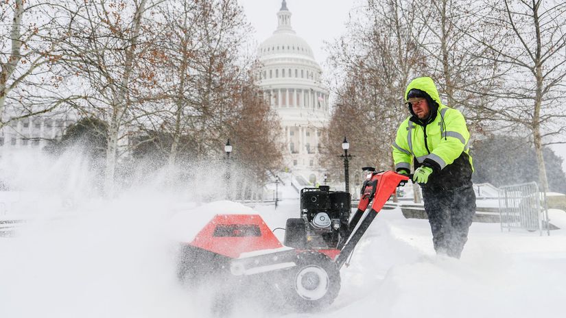 VIDEO Snehove peklo odrezalo miliony Americanov od elektriny doprava sa zrutila
