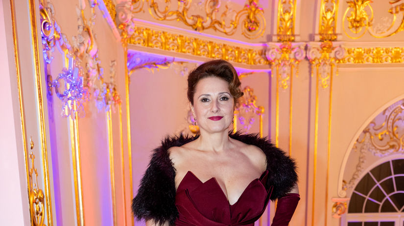 Venusa Maurery elegantna Magalova a labut Sarkoziova Presporsky bal a inspiracie na roby