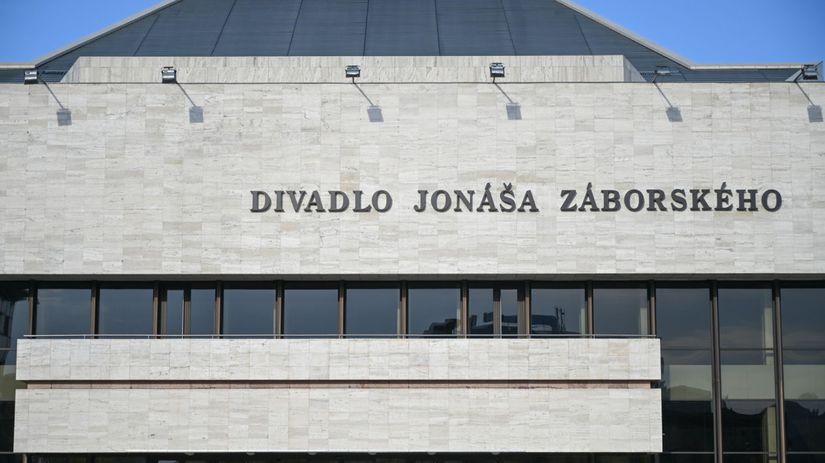 Za oponou presovskeho divadla sa odohrava drama Herci hovoria o strahu a sikane vedenie tieto obvinenia odmieta