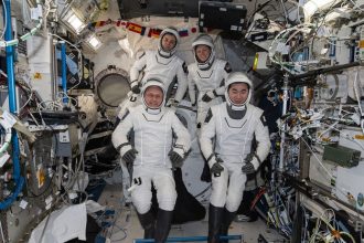 Zdravotne problemy urychlili navrat astronautov z ISS