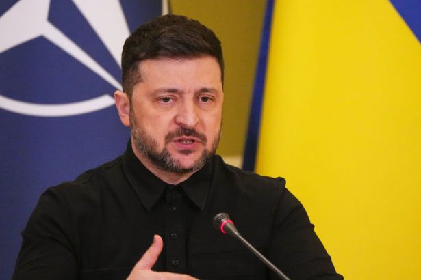 1 444 den Dmitrijevov balicek za 12 miliard dolarov Zelenskyj s vaznym obvinenim Putin si chce kupit Trumpovu priaze