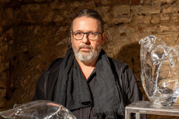 Aj pohare mozu mat tancive nozicky Patrik Illo pracuje so sklom ako dizajner a umelecc