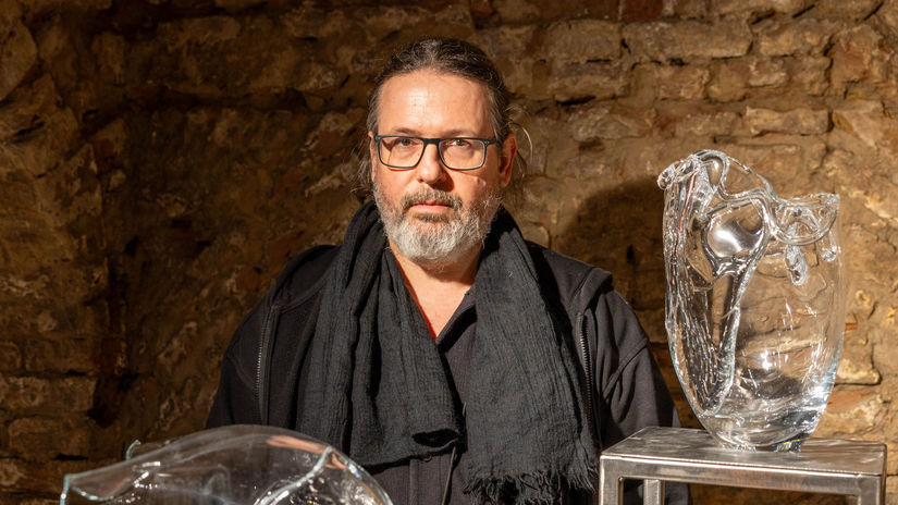 Aj pohare mozu mat tancive nozicky Patrik Illo pracuje so sklom ako dizajner a umelecc