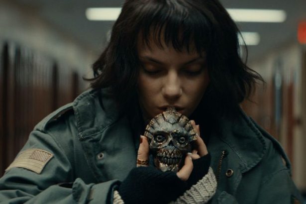 Aztecka pistala smrti ako nastroj zla do kin prichadza horror Piskot