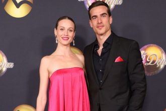 Bardyho krasna polovicka zverejnila zabery ktore vas ohromia Takto vyzarali na zaciatku ich lasky