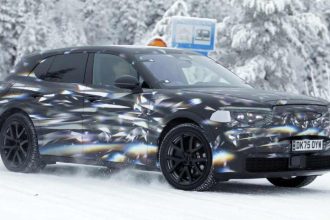 Bentley Mestske SUV sa blizi Testy su v plnom prude