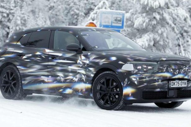 Bentley Mestske SUV sa blizi Testy su v plnom prude