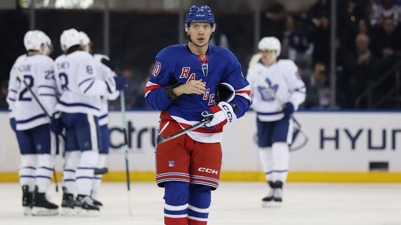 Chlapec ktory zarobil miliony v NHL mohol ist do bane Po ostrych narazkach na Putina si dal s kritikou prestavku