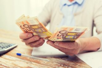 Davka ktoru poberaju desattisice Slovakov ma nove pravidla Dostanete o stovky eur menej ako minuly rok Pozrite si nove podmienky